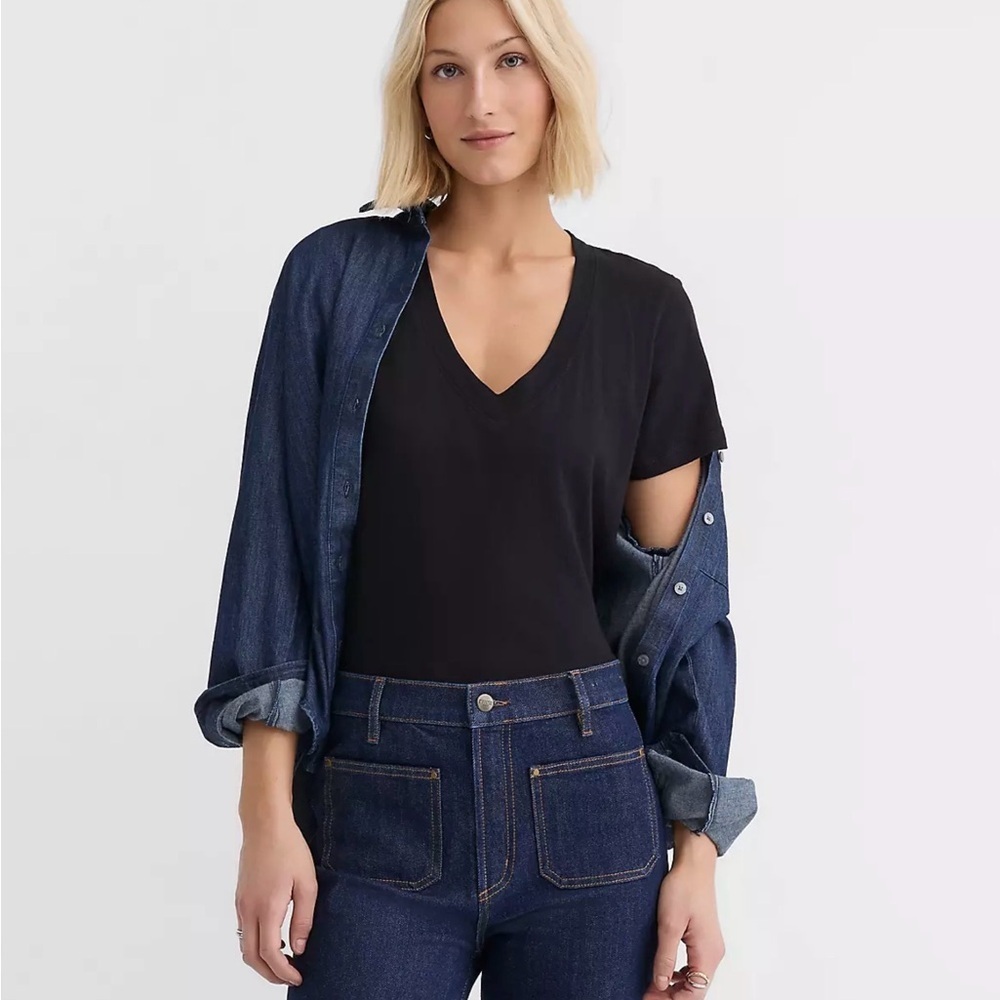 🌺LOFT EVERYDAY BLACK V NECK TEE SHIRT